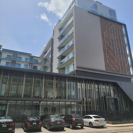 אקרה Rt Properties @ The Lennox Airport Residential מראה חיצוני תמונה
