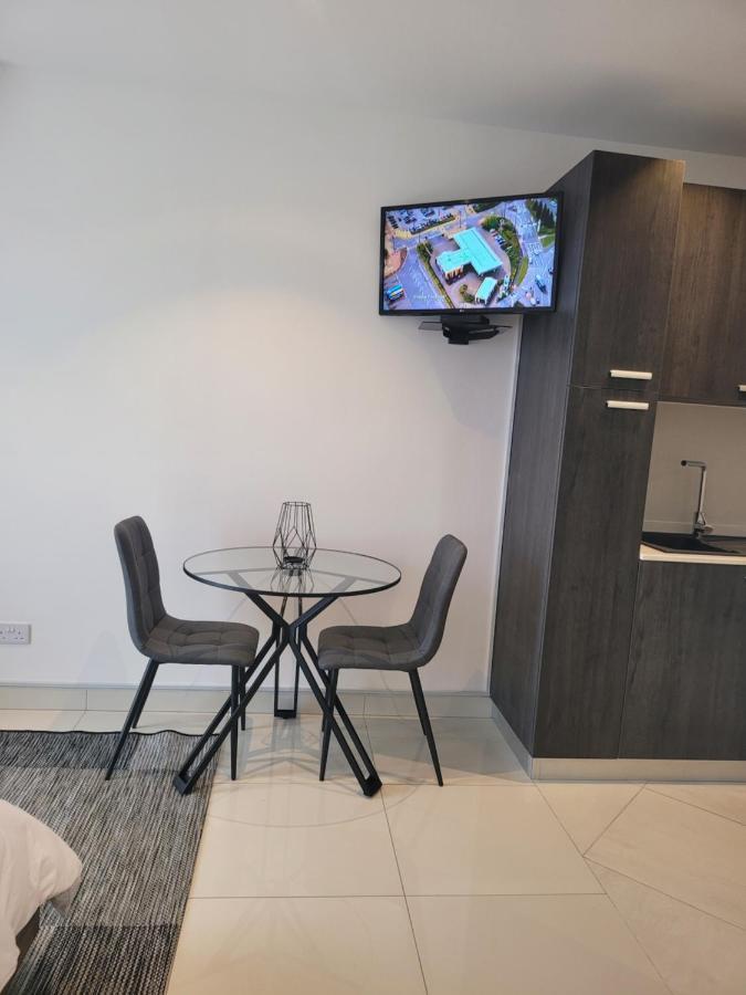 אקרה Rt Properties @ The Lennox Airport Residential מראה חיצוני תמונה