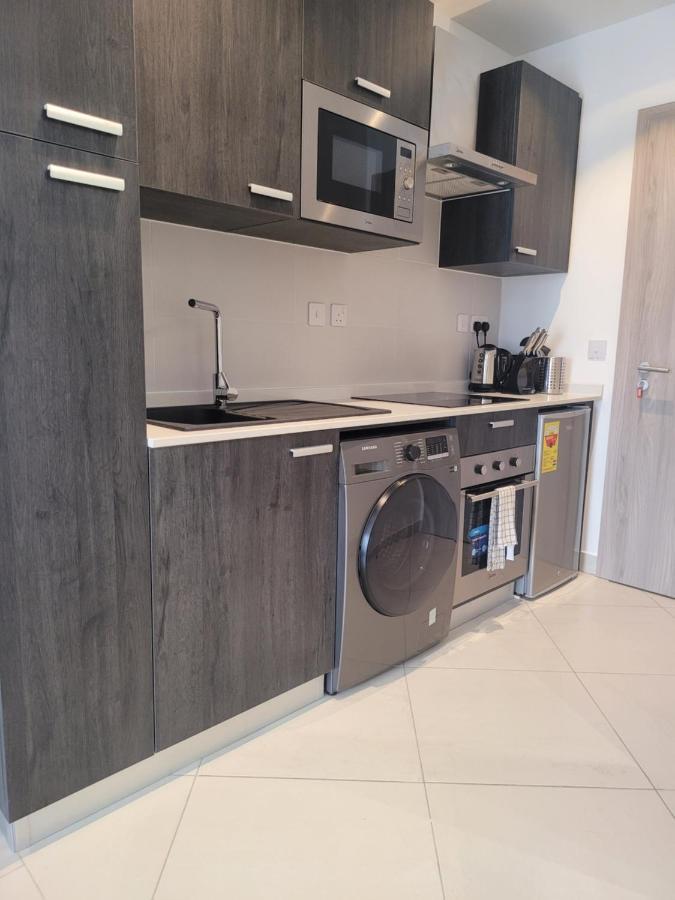 אקרה Rt Properties @ The Lennox Airport Residential מראה חיצוני תמונה