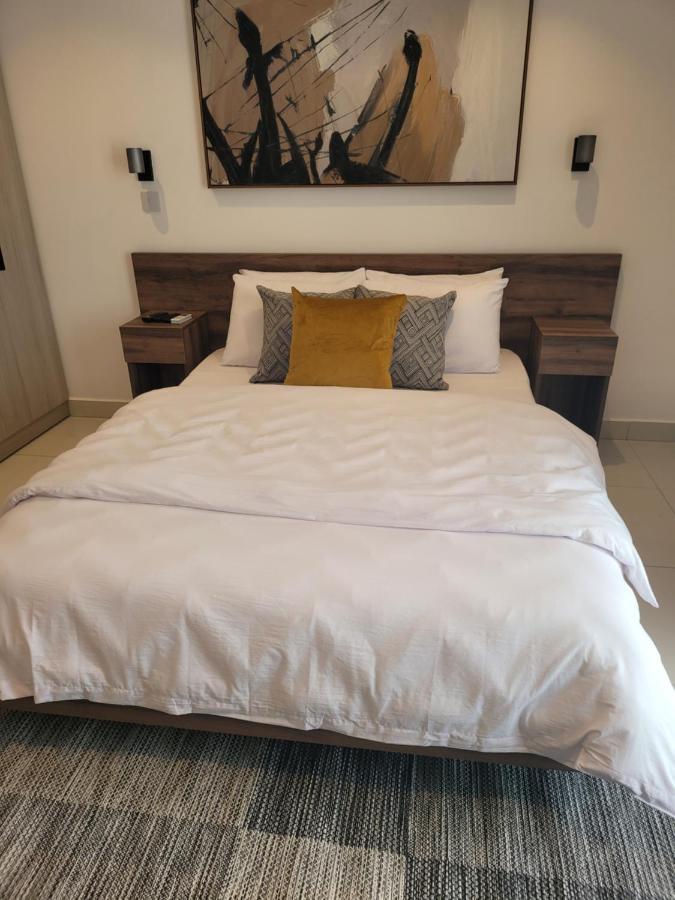 אקרה Rt Properties @ The Lennox Airport Residential מראה חיצוני תמונה