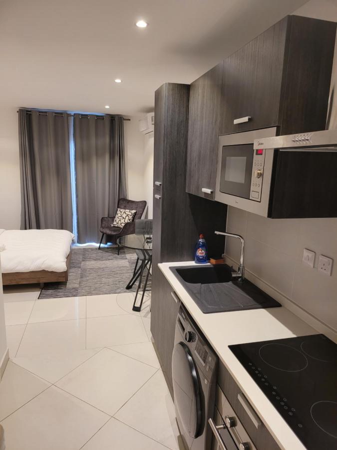 אקרה Rt Properties @ The Lennox Airport Residential מראה חיצוני תמונה