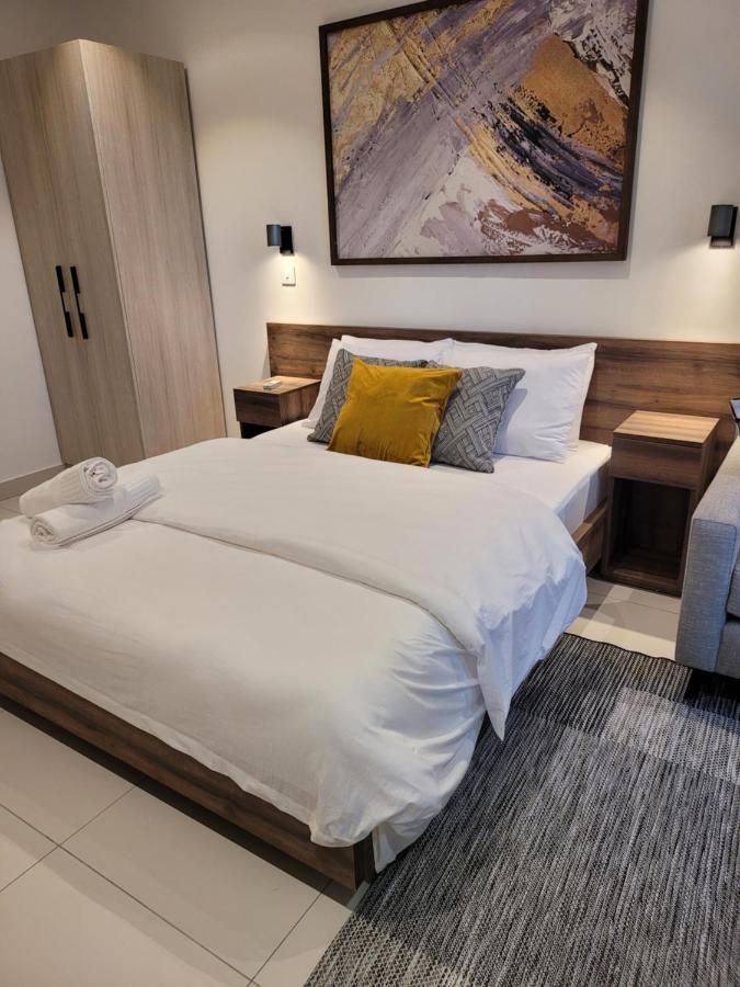 אקרה Rt Properties @ The Lennox Airport Residential מראה חיצוני תמונה
