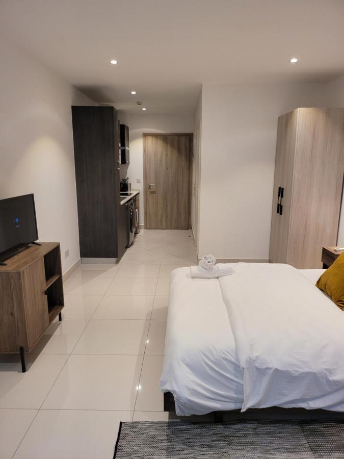 אקרה Rt Properties @ The Lennox Airport Residential מראה חיצוני תמונה
